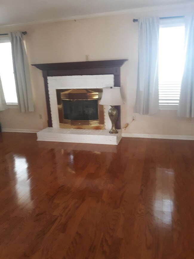 Building Photo - 804 Gull Ln