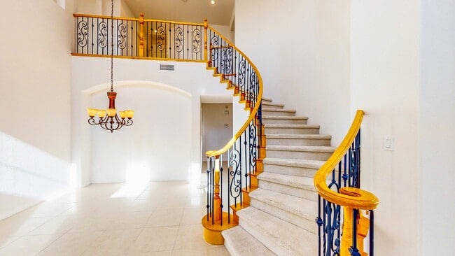 Building Photo - Beautiful 4 bedroom 3 full bath home with 2,902 Sq. FT. of living space.