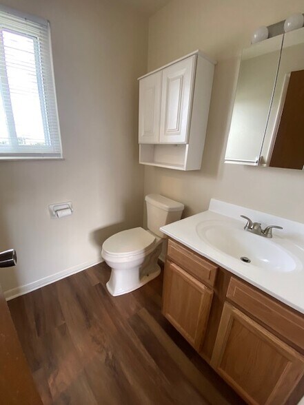 Building Photo - 819 Trustway Ct
