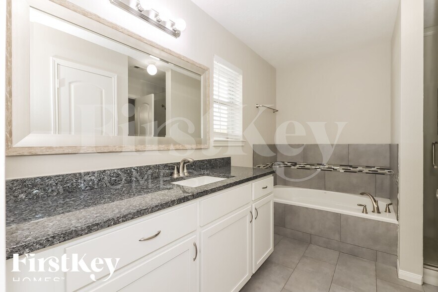 Building Photo - 16114 Speyburn Ct