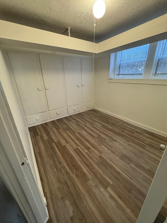 Building Photo - 3612 Ingersoll Ave