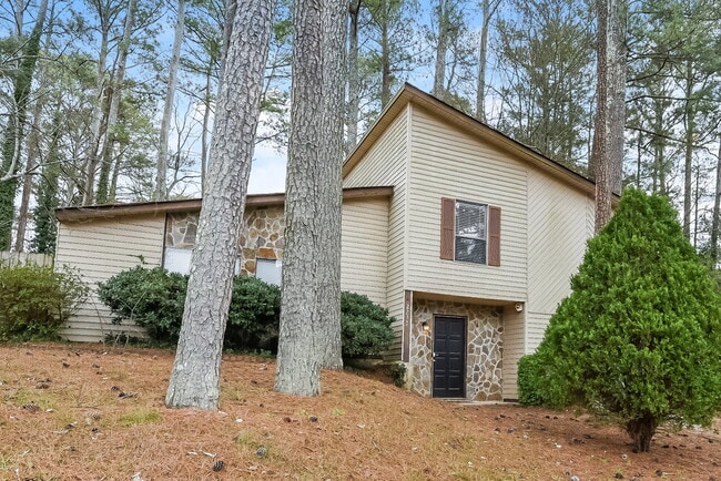 Building Photo - 2232 Doral Ct SW