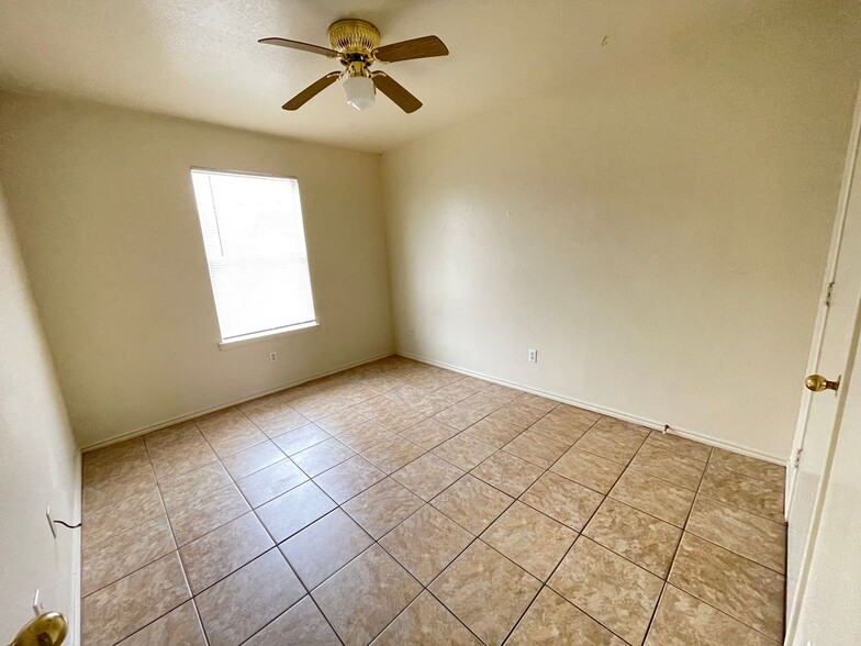 Building Photo - 1504 Windward Dr