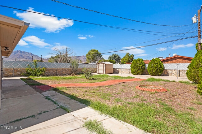 Building Photo - 5017 Sierra Madre Dr