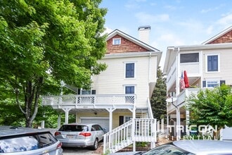 Building Photo - 712 Gardenside Cir SE