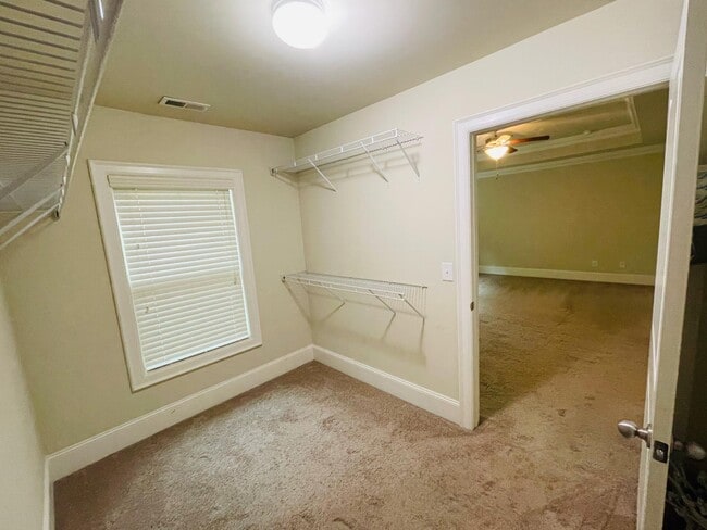 Building Photo - 10600 Arlington Point