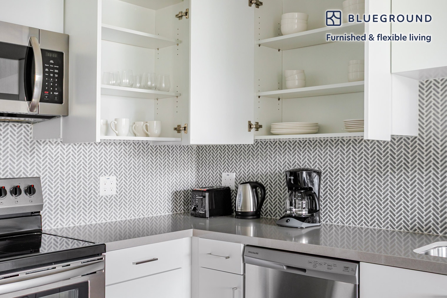 Building Photo - 1011 S Serrano Ave