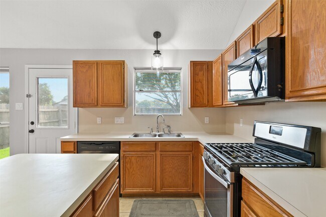Building Photo - 16010 Cedar Gully Dr