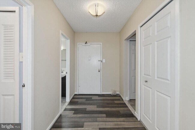 Building Photo - 3701 S George Mason Dr