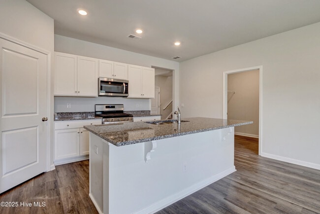 Building Photo - 1329 Clendon Cir