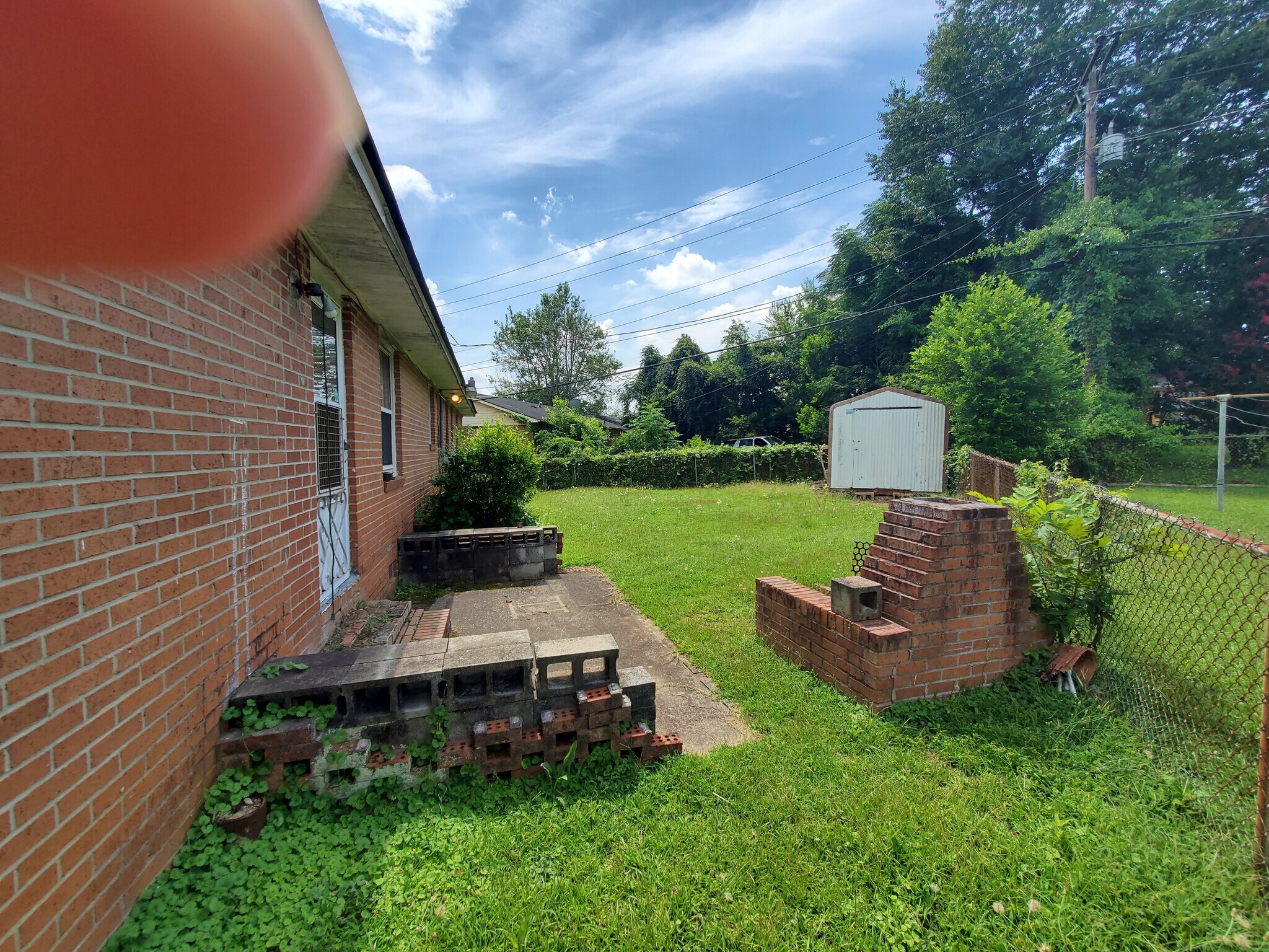 Building Photo - 301 W Lakeside Ave