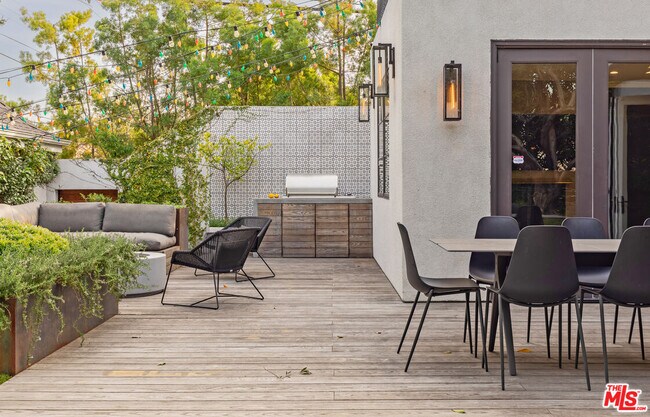 Building Photo - 100 N La Jolla Ave