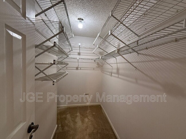 Building Photo - 8228 SE Croft Cir