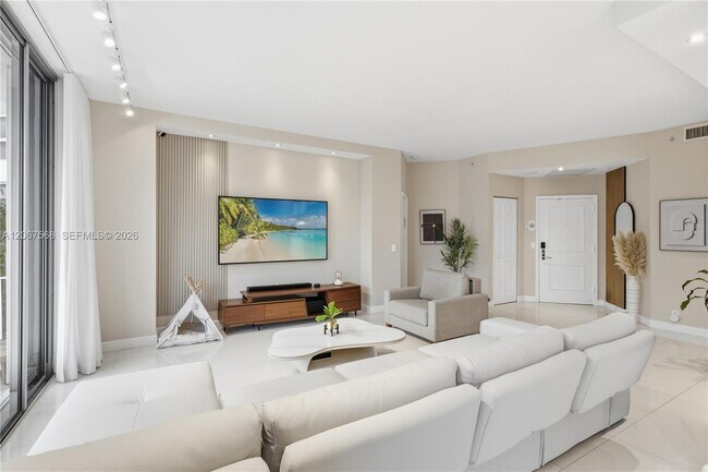 Building Photo - 3500 Mystic Pointe Dr