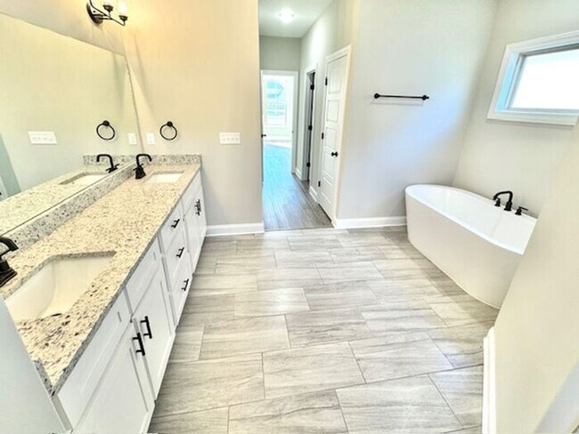 Building Photo - Beautiful Modern Brand New Home in Stonebr...