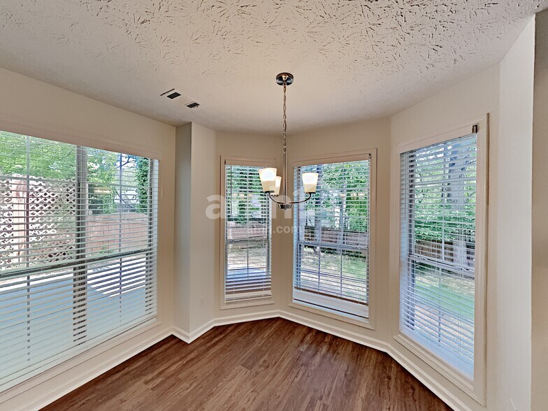 Building Photo - 555 Fosters Mill Ln NW