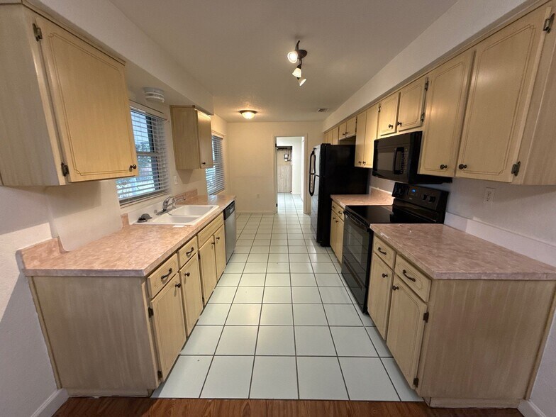 Building Photo - 306 S Monroe St