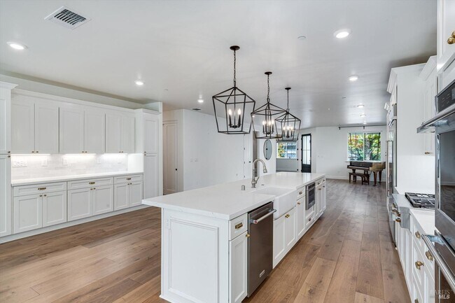 Building Photo - 1980 Bent Tree Pl