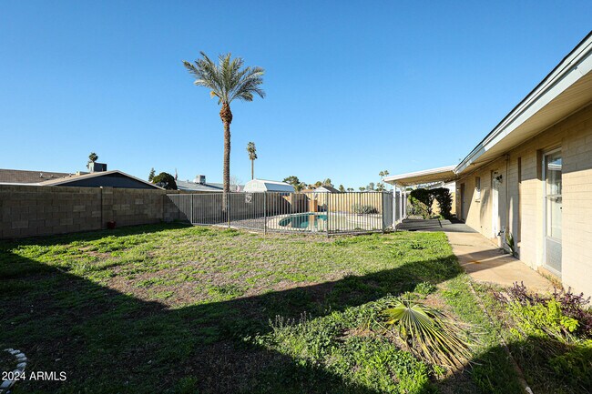 Building Photo - 3715 W Yucca St