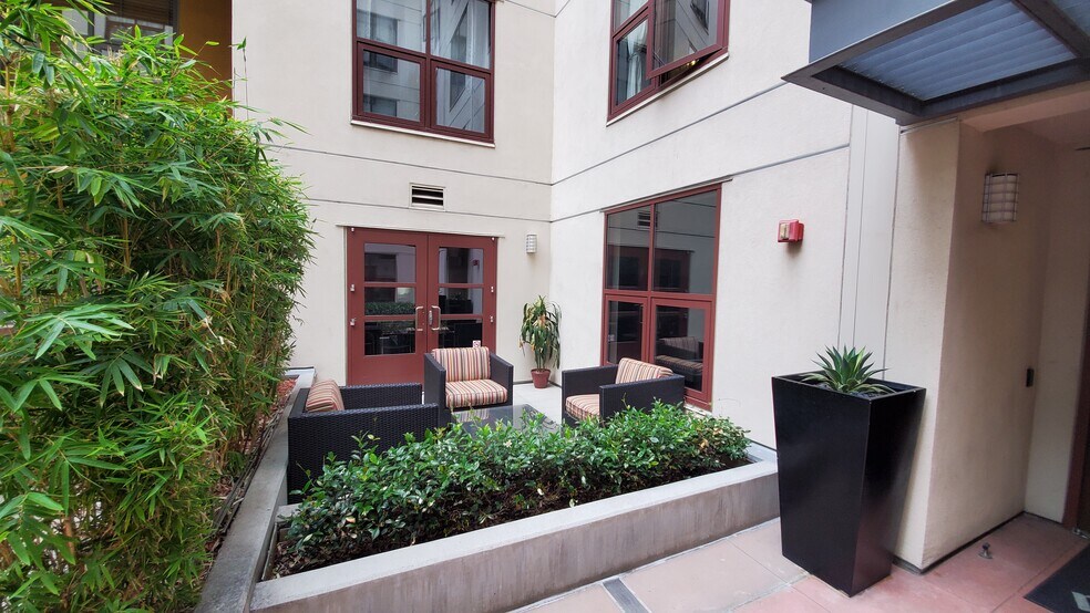 Building Photo - 1150 J St