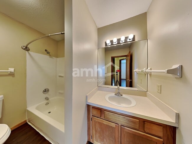 Building Photo - 650 Boulder Dr