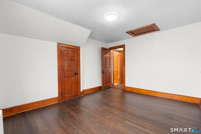 Building Photo - 37 Byrneside Ave