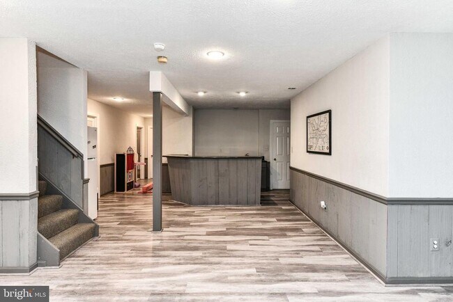 Building Photo - 2030 Spring Branch Dr