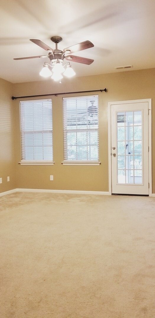 Building Photo - Stunning Town Home in Popular Liberty Hall