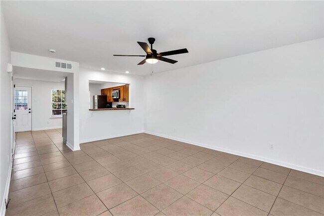 Building Photo - 2916 Jean Lafitte Pkwy