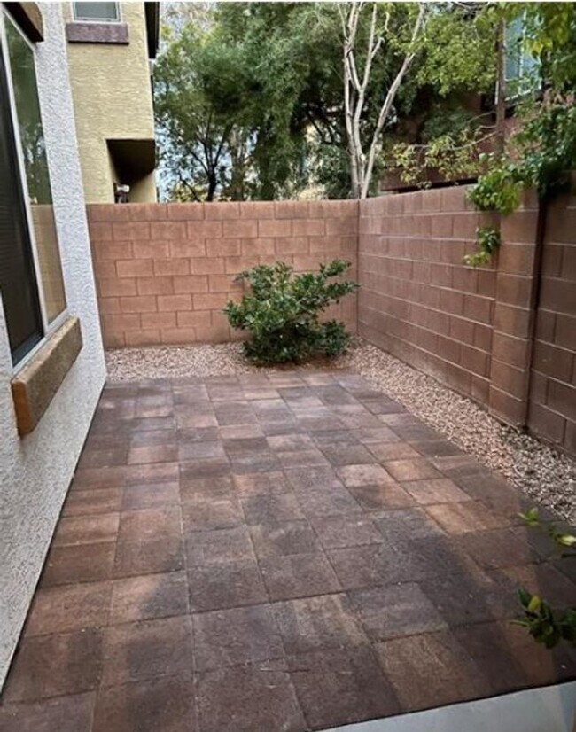 Building Photo - Bright & Inviting 3 Bed, 2.5 Bath Home in Desirable 89149