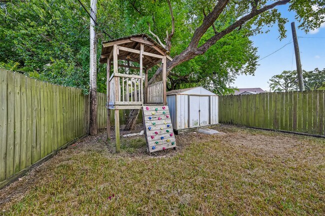Building Photo - 1111 Choate Cir
