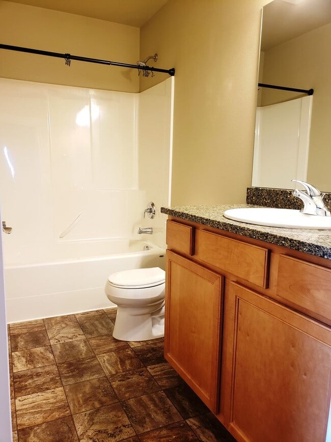 Building Photo - Lovely 3 Bedroom Home with 2 Car Garage