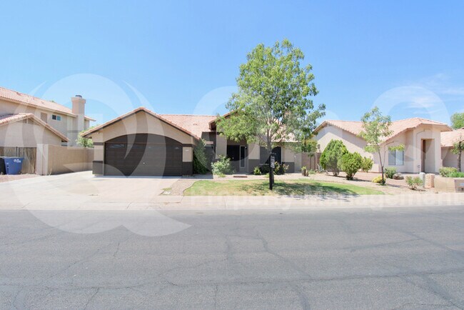 Primary Photo - 661 W Horseshoe Ave