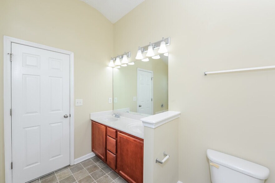 Building Photo - 1006 Camellia Trace