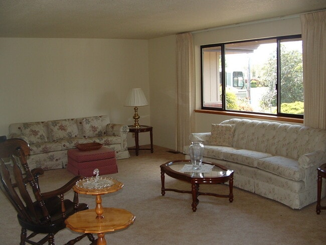 Building Photo - River beauty