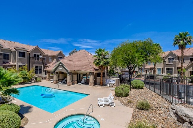 Building Photo - Gorgeous 3 bedroom 2.5 bathroom Townhome c...