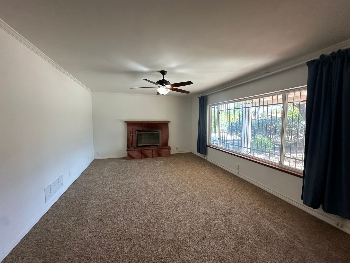 Building Photo - 2233 E Seneca St