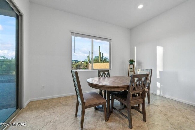 Building Photo - 10623 N Iron Peak Dr