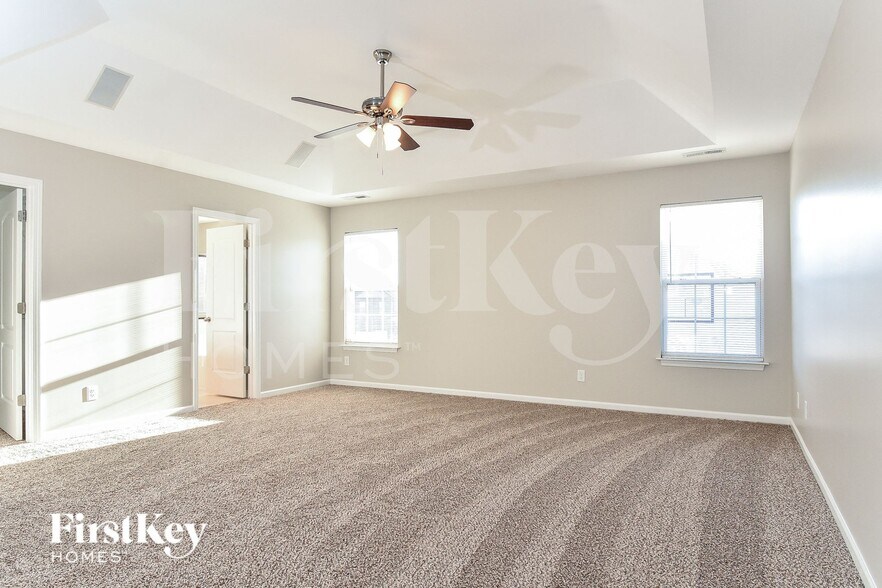 Building Photo - 5293 Crosswinds Rd