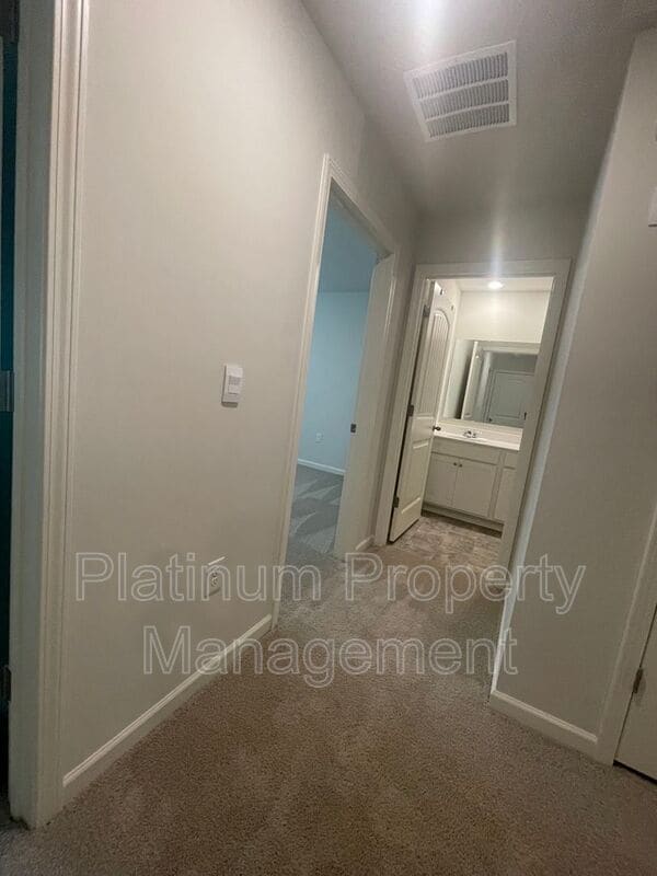 Building Photo - 551 Stoneybrook Dr