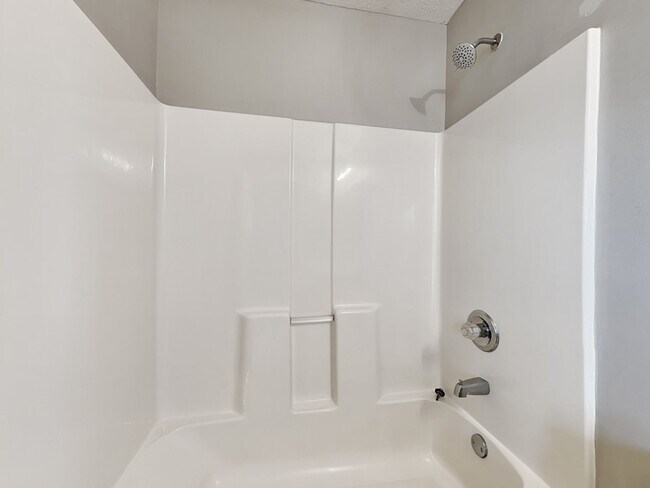 Building Photo - 10121 Pendula Dr