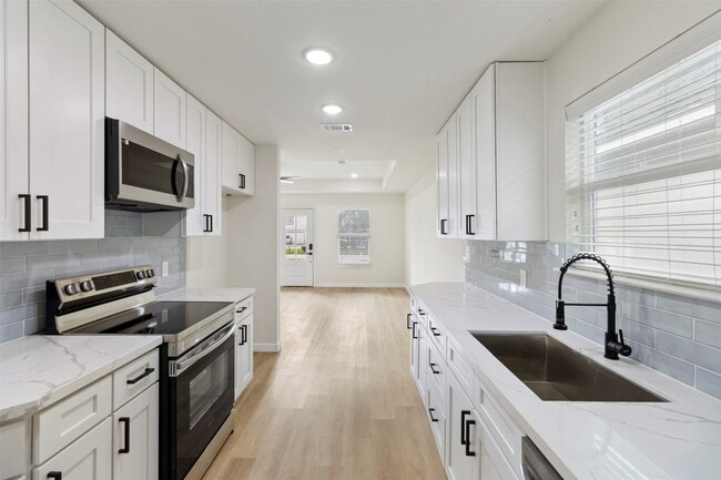 Building Photo - 4107 Coon St