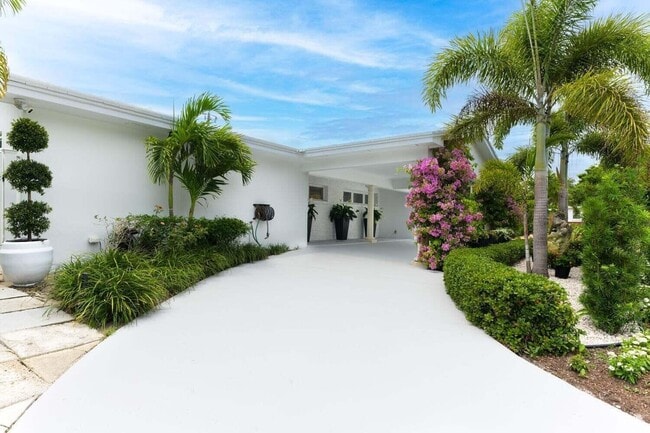 Building Photo - 246 Elwa Pl