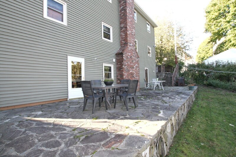 Building Photo - 77 Ingleside Ave
