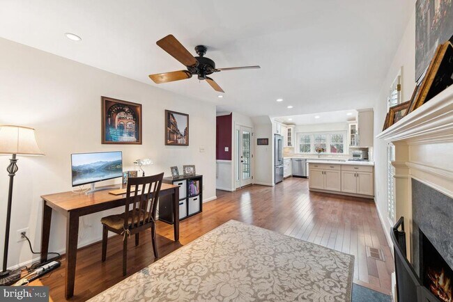 Building Photo - 6603 Forsythia St