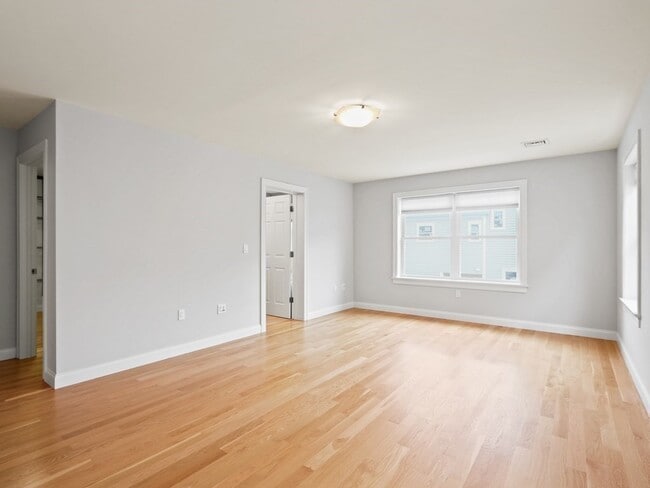 Building Photo - 431 Neponset St