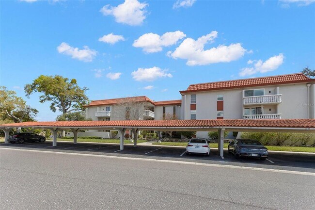 Building Photo - 1001 Pearce Dr