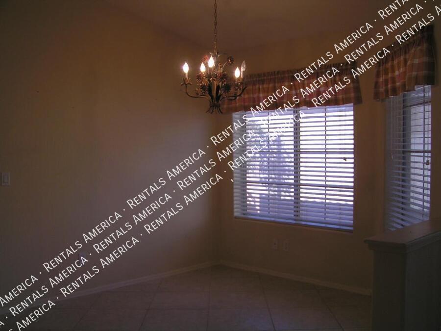 Building Photo - 13182 W Cypress St