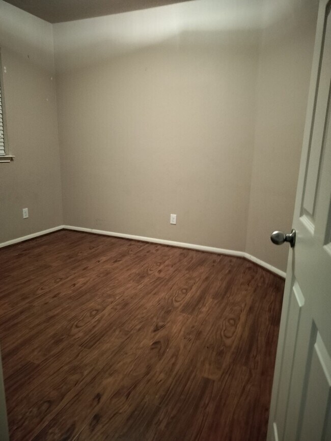 Building Photo - 6027 Schaumburg Dr