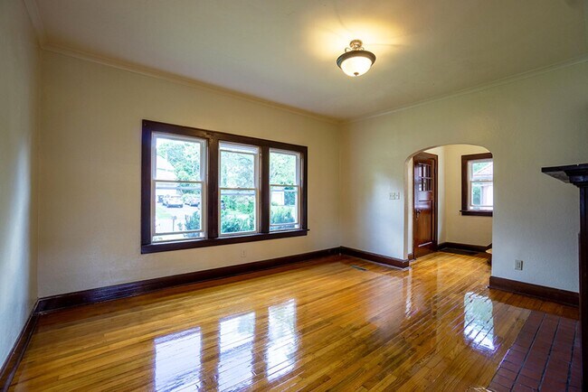 Building Photo - Charming Single Family Home In Residential...